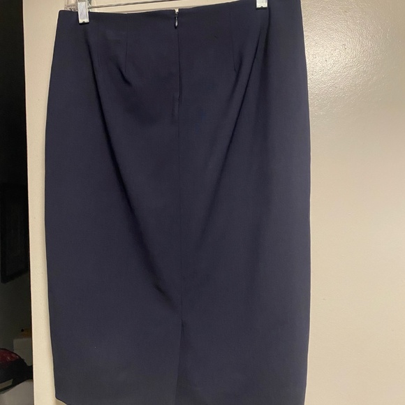 THEORY navy straight skirt with stretch, size 6 - Picture 2 of 4